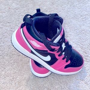 Girls Nike Air Jordan 1 Mid Gym Shoes-Pinksicle